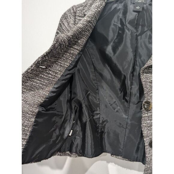 Ann Taylor Gray & White Boucle Wool Blend Blazer & Mini Skirt Suit Set, 8/8P - Picture 4 of 13